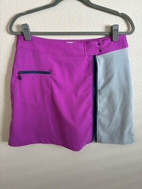 Colorblock Golf Skirt in Magenta and Light Gray